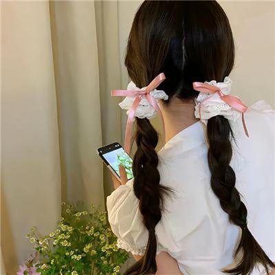 她比烟花寂寞